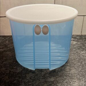 Tupperware Fridge Smart Round 1 gallon container.